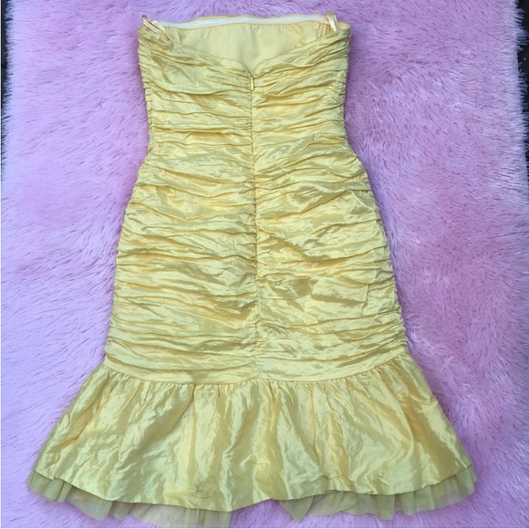 BCBGMAXAZRIA sunny yellow ruched and ruffle strapless mini size 2 - Picture 5 of 6